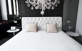 Prestigious suite Turati